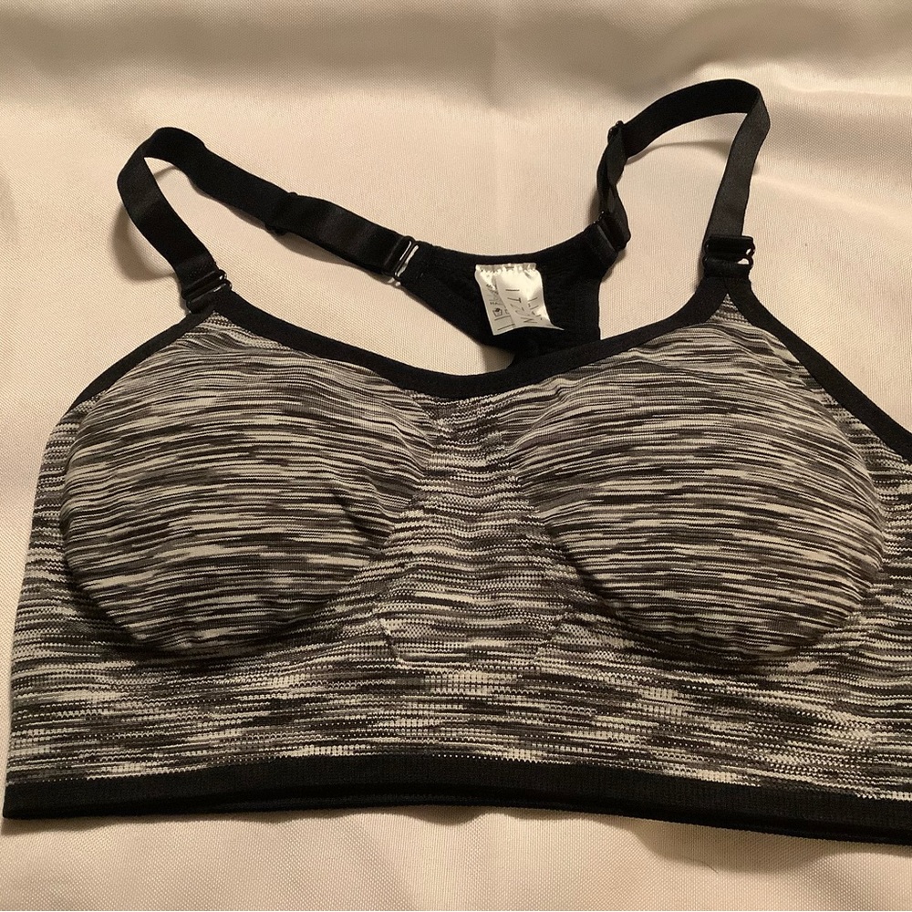 Itzon brand sports bra. NWOT